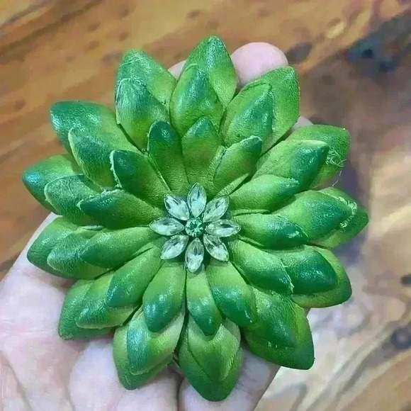 Vintage flower brooches green leather red brown beaded - Picture 2 of 5